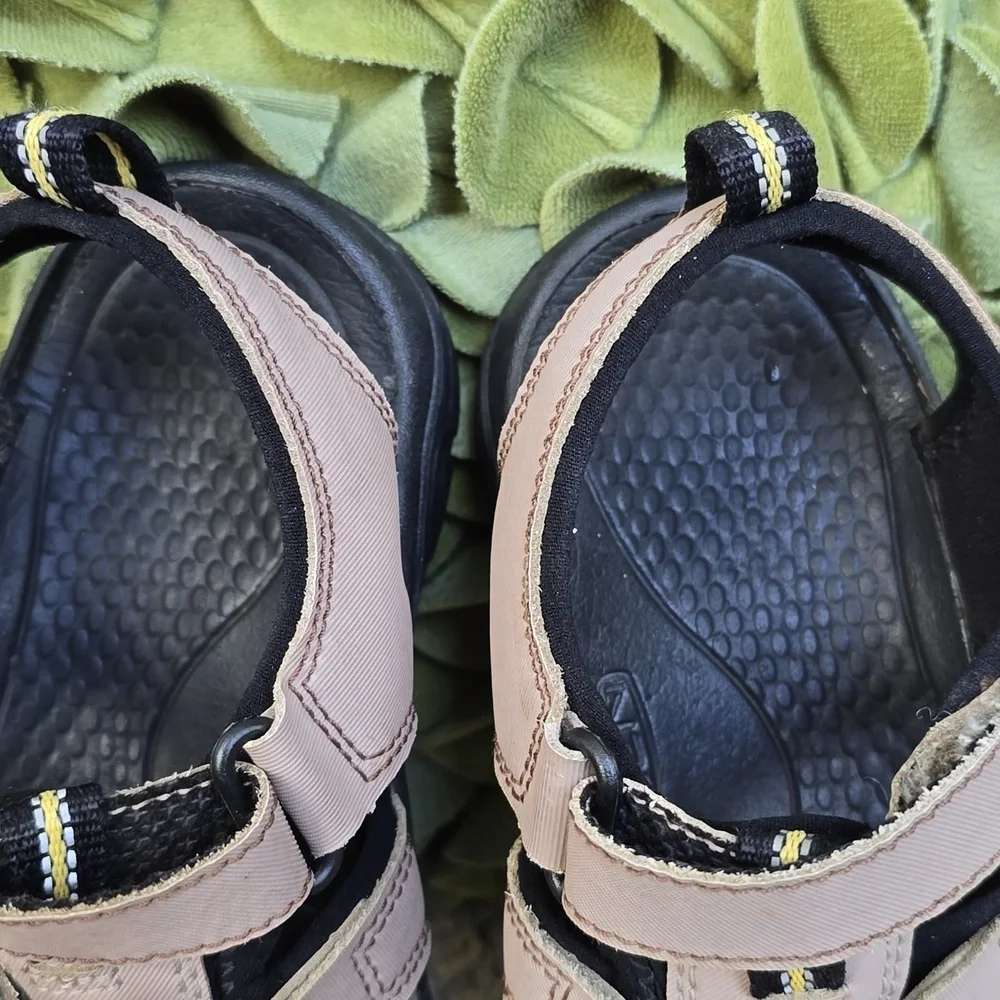 Keen Newport H2 Sandals - YOUTH Size 4 - Picture 2 of 15
